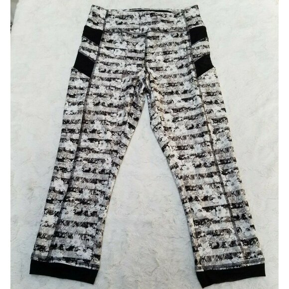 Athletic Collection by 26 International Womens Crop Pants Small Black Zip Pocket - Picture 1 of 7